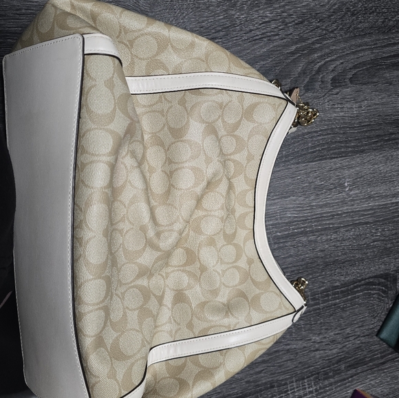 Coach Shoulder Bag - Picture 3 of 8